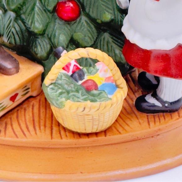 Avon Christmas Memories Series 1982 Porcelain Figurine Second Edition NIB - Picture 6 of 13